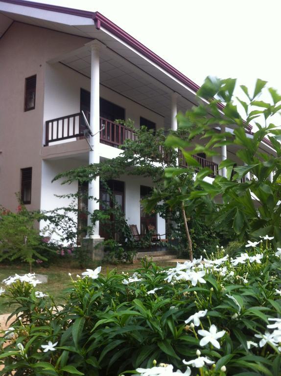 Goddess Garden Hotell Sigiriya Exteriör bild